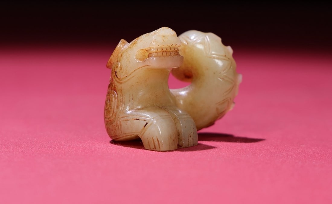 A Exquisite Hetian Jade Dragon-Shaped Handheld Ornament (1 of 9)