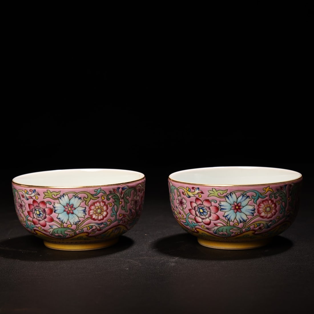 A pair of Exquisite Enamel Famille-Rose Flower Pattern Cup: A pair of Exquisite Enamel Famille-Rose Flower Pattern Cup,Qing Dynasty, China,Qianlong Four-character Mark,Size:1.8inx3.5in,Total Weight:240g 