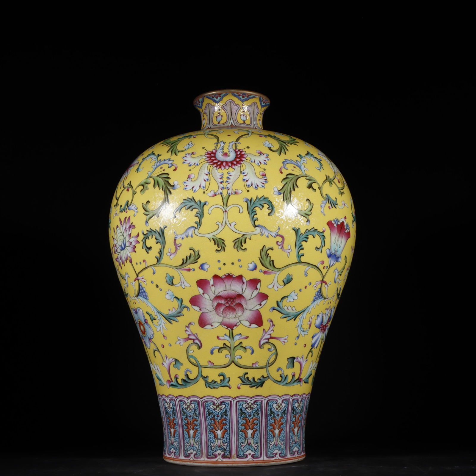 A Exquisite Yellow Ground Famille-Rose Flower Pattern Vase (1 of 9)