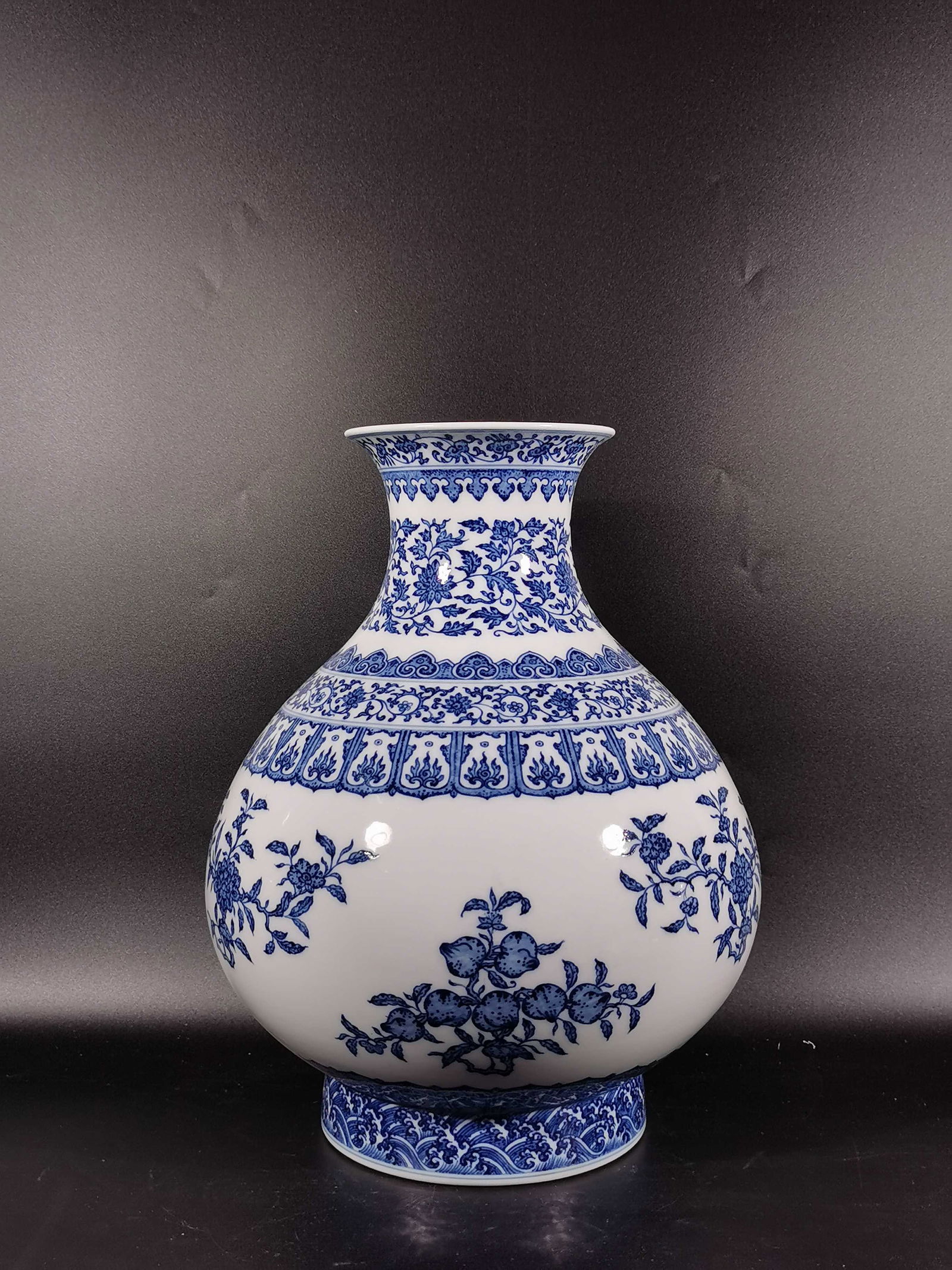 A Exquisite Blue and White Flower and Fruit Pattern Vase: A Exquisite Blue and White Flower and Fruit Pattern Vase,Qing Dynasty,China,Yongzheng Six-character Mark,Size:15.4inx5.8inx12.2in 青花三花三果尊,中Þ