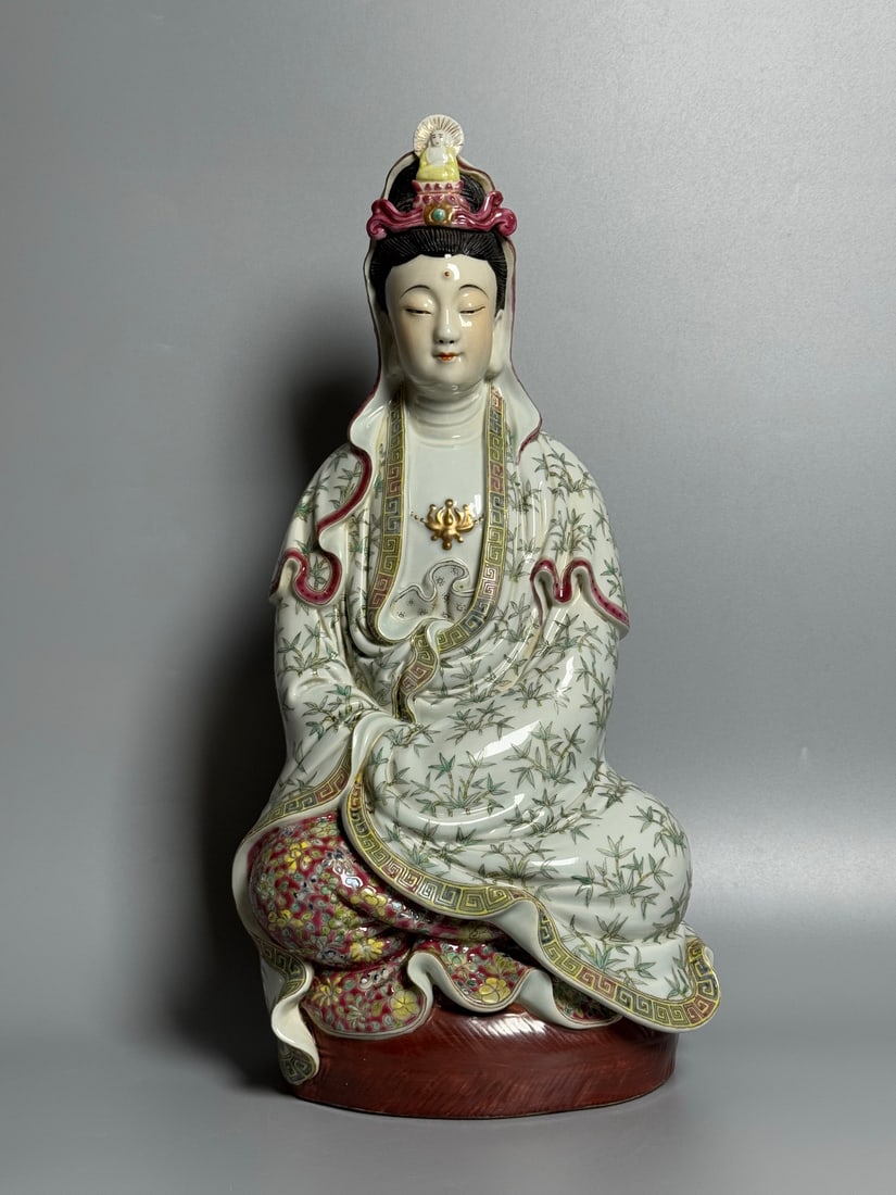 A Exquisite Famille-Rose Bamboo Pattern Statue of Avalokitesvara Ornament (1 of 8)