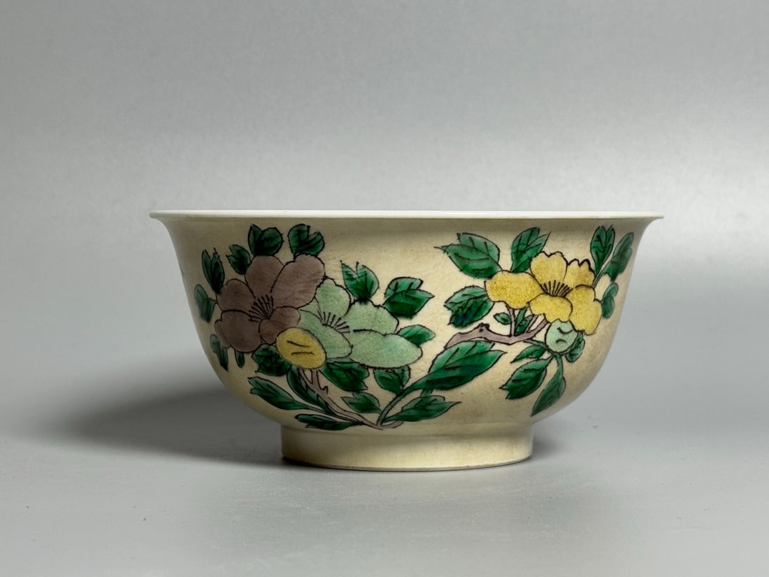 A Exquisite Famille-Rose Flower Pattern Bowl (1 of 8)