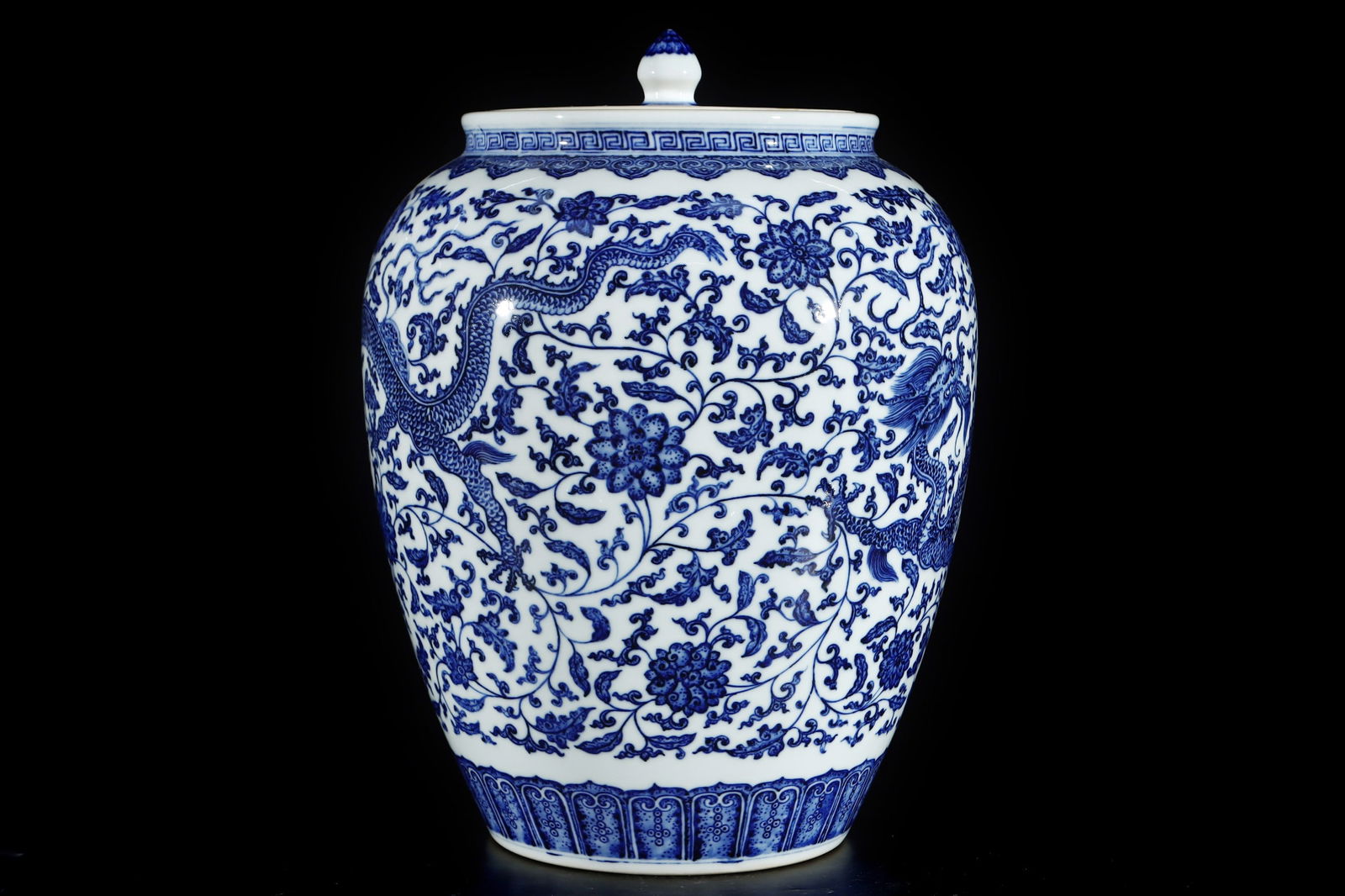 A Exquisite Blue and White Lotus Pattern Dragon Pattern Jar - 4