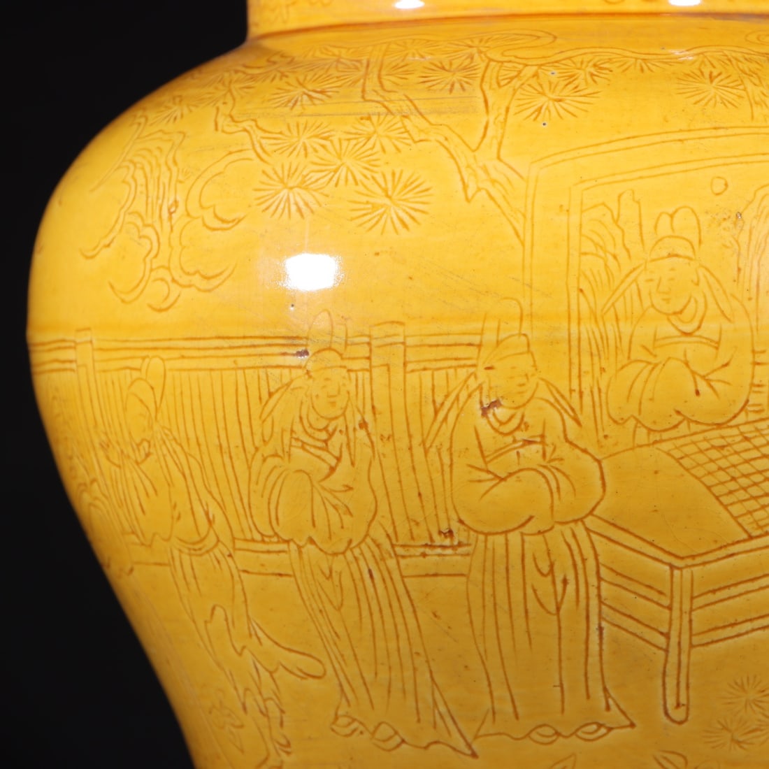 A Exquisite Yellow Glaze Figures Pattern Jar - 3