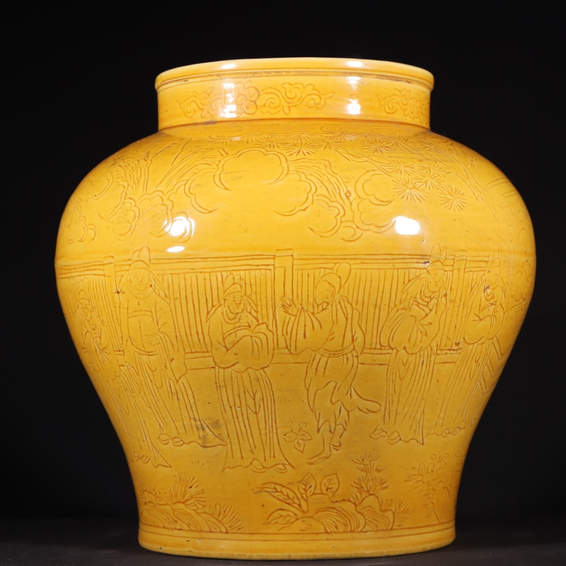 A Exquisite Yellow Glaze Figures Pattern Jar - 4