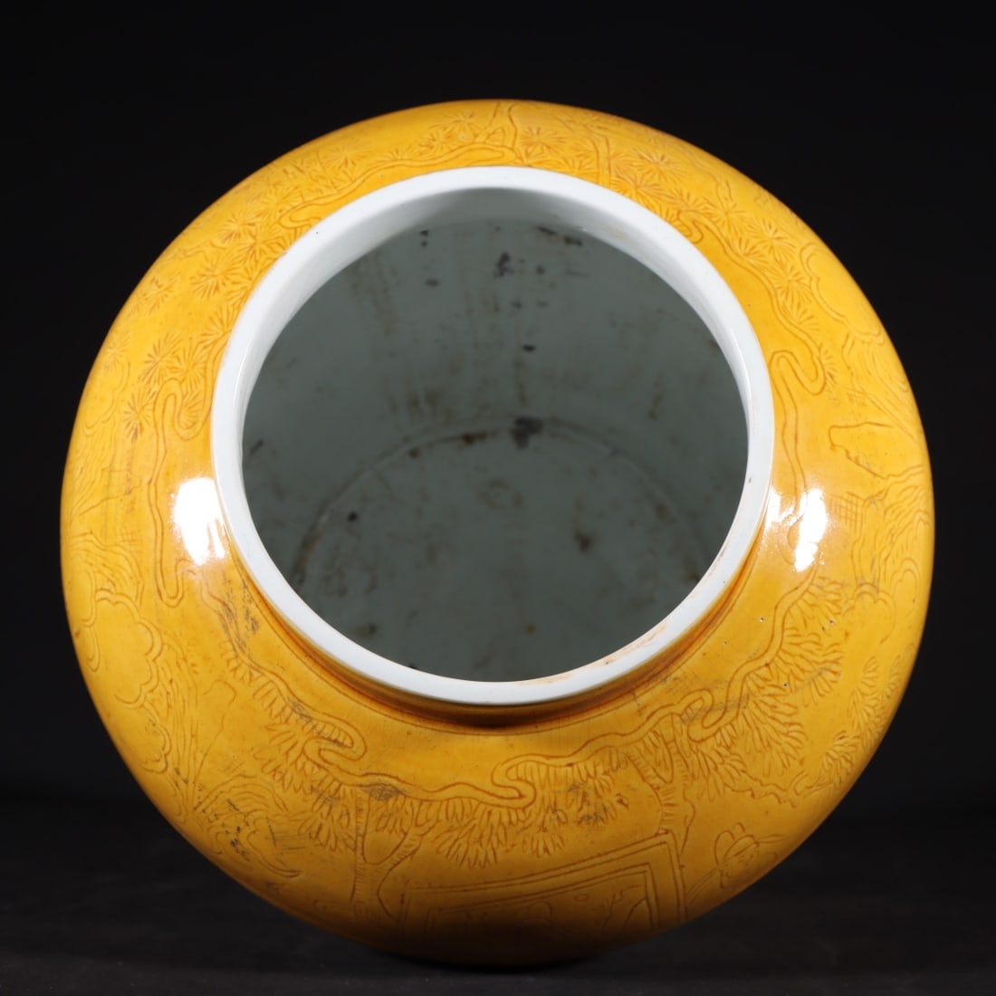 A Exquisite Yellow Glaze Figures Pattern Jar - 8