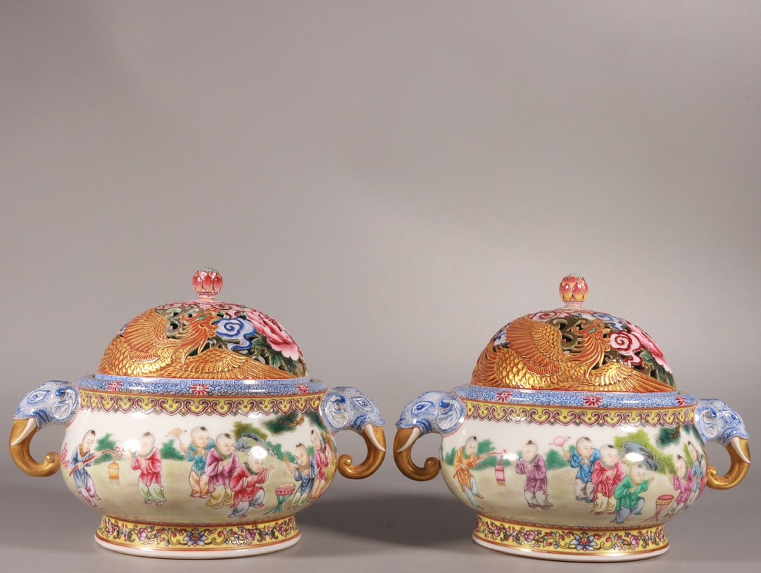 A pair of Exquisite Enamel Figures Pattern Elephant-Ears Censer (1 of 9)