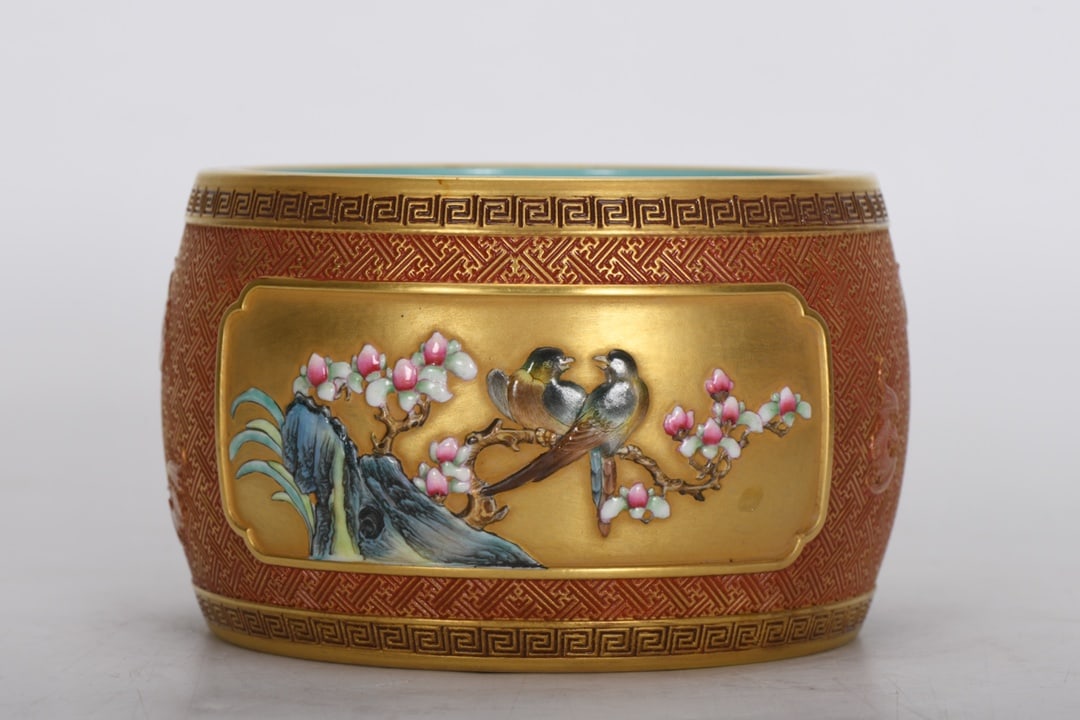 A Exquisite Famille-Rose Gilt Flower and Bird-Pattern Washer: A Exquisite Famille-Rose Gilt Flower and Bird-Pattern Washer,Qing Dynasty, China,Qianlong Six-character Mark,Size:3.7inx5.5inx6.1inx5.4in 