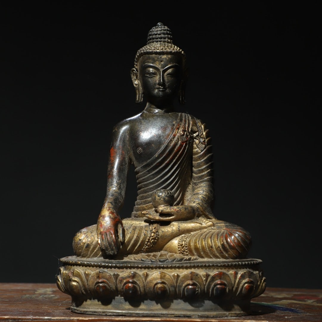 A Exquisite Bronze Buddha Statue Ornament (1 of 9)