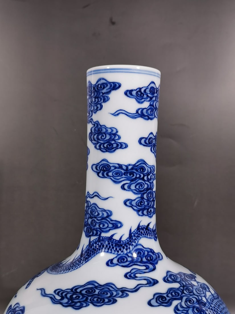 A Exquisite Blue and White Dragon Pattern Vase - 2
