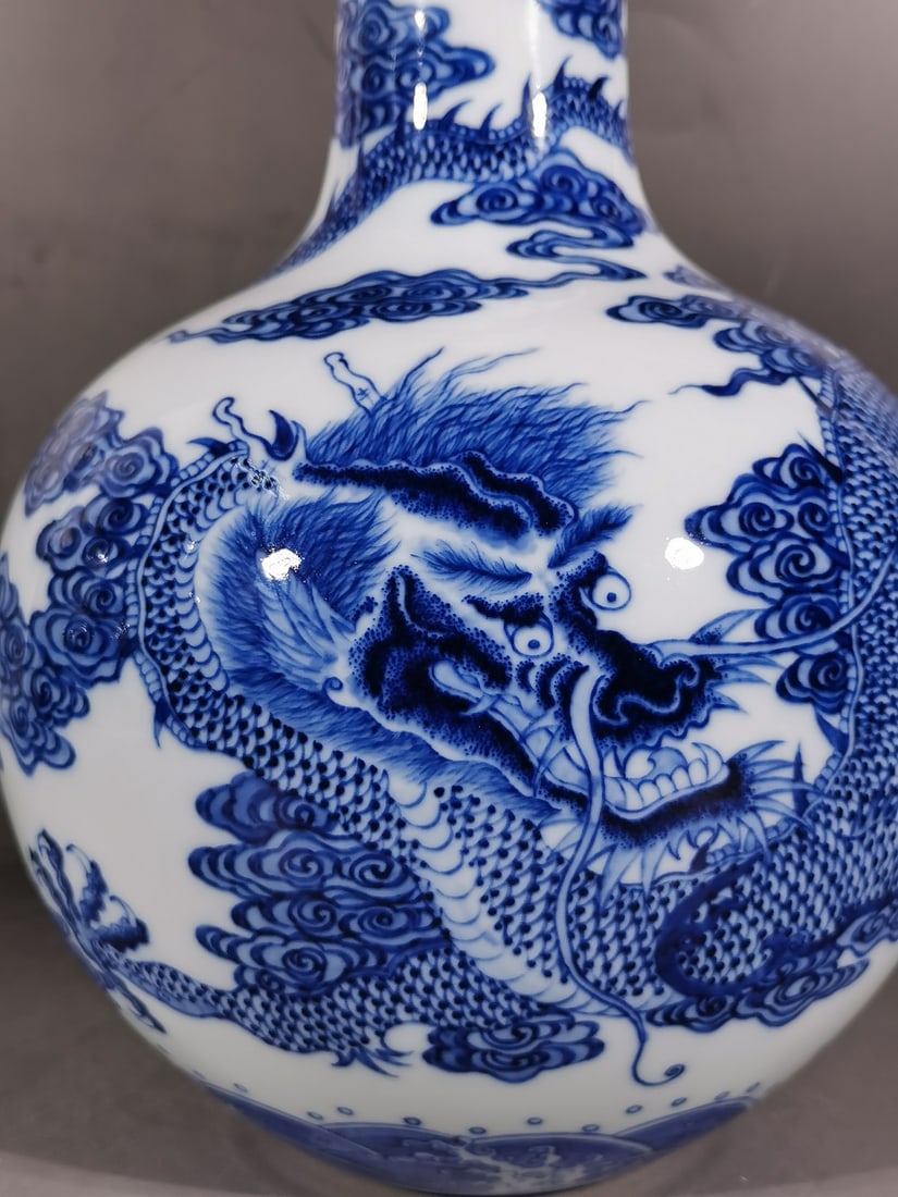 A Exquisite Blue and White Dragon Pattern Vase - 3