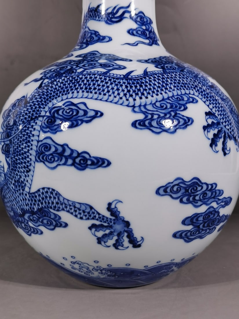 A Exquisite Blue and White Dragon Pattern Vase - 4