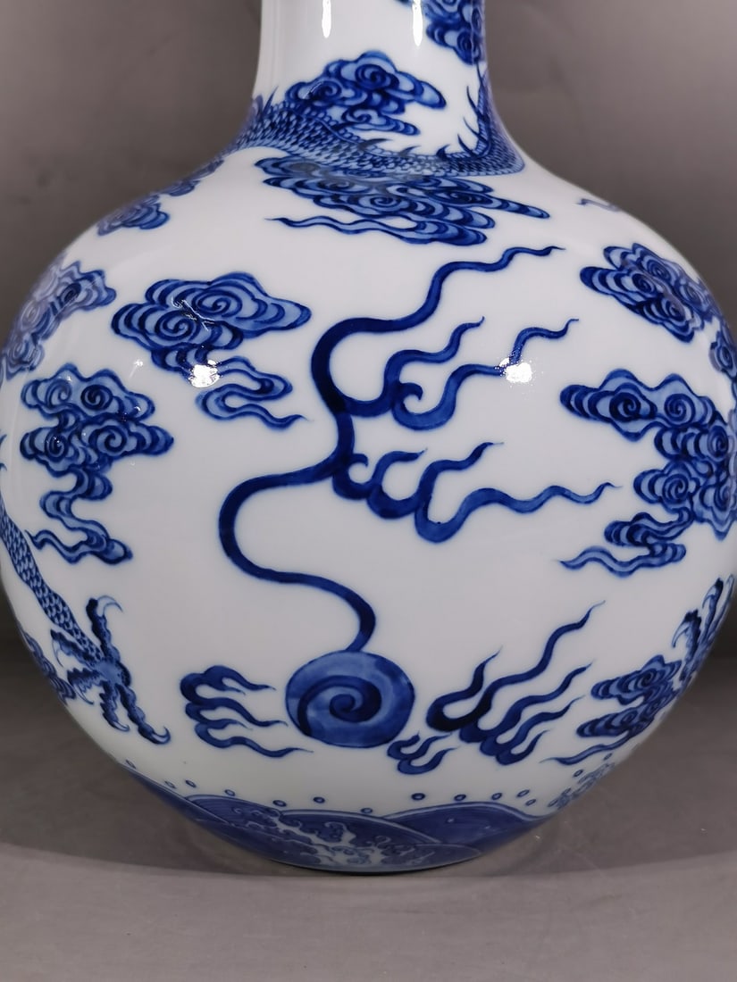 A Exquisite Blue and White Dragon Pattern Vase - 6