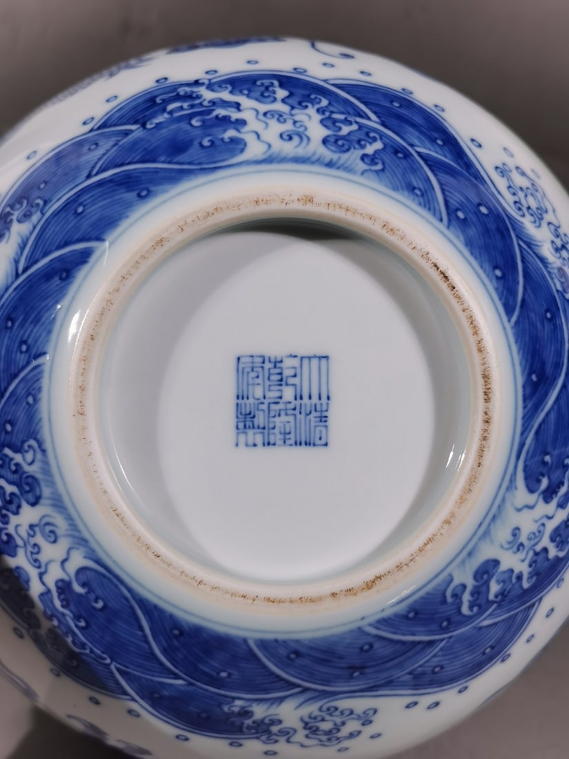 A Exquisite Blue and White Dragon Pattern Vase - 8