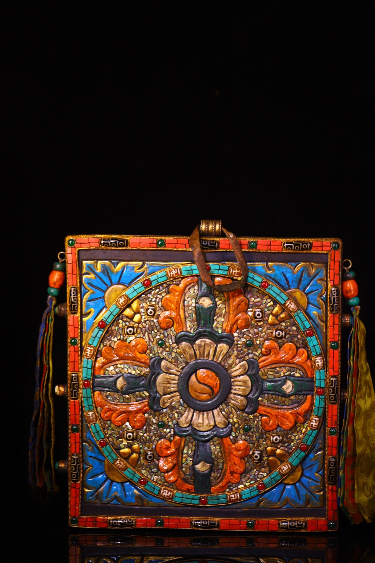 A Exquisite Bodhi Tree Dzi Bead-Inlaid Scripture Plate: A Exquisite Bodhi Tree Dzi Bead-Inlaid Scripture Plate,Qing Dynasty, China,Size:13.4inx12.6in,Weight:1200g 