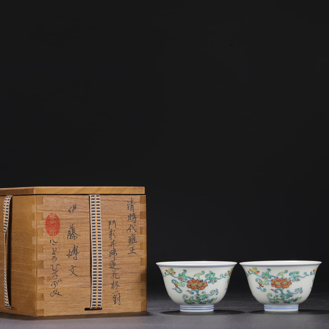 A pair of Exquisite Doucai Flower Pattern Cup (1 of 7)