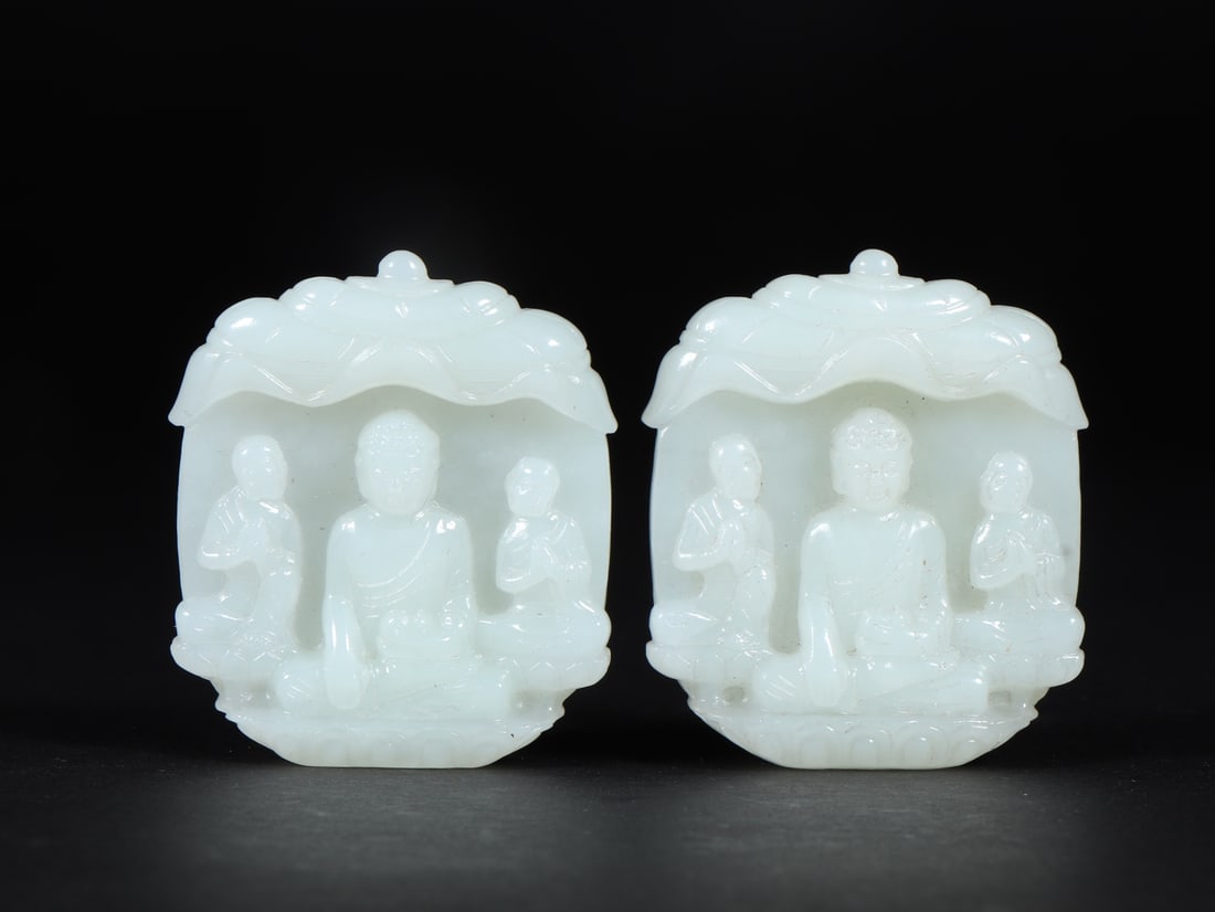 A pair of Exquisite Hetian Jade Buddha Pendant: A pair of Exquisite Hetian Jade Buddha Pendant,Qing Dynasty,China,Size:2.1inx1.8inx0.5in(each),Weight:93g 
