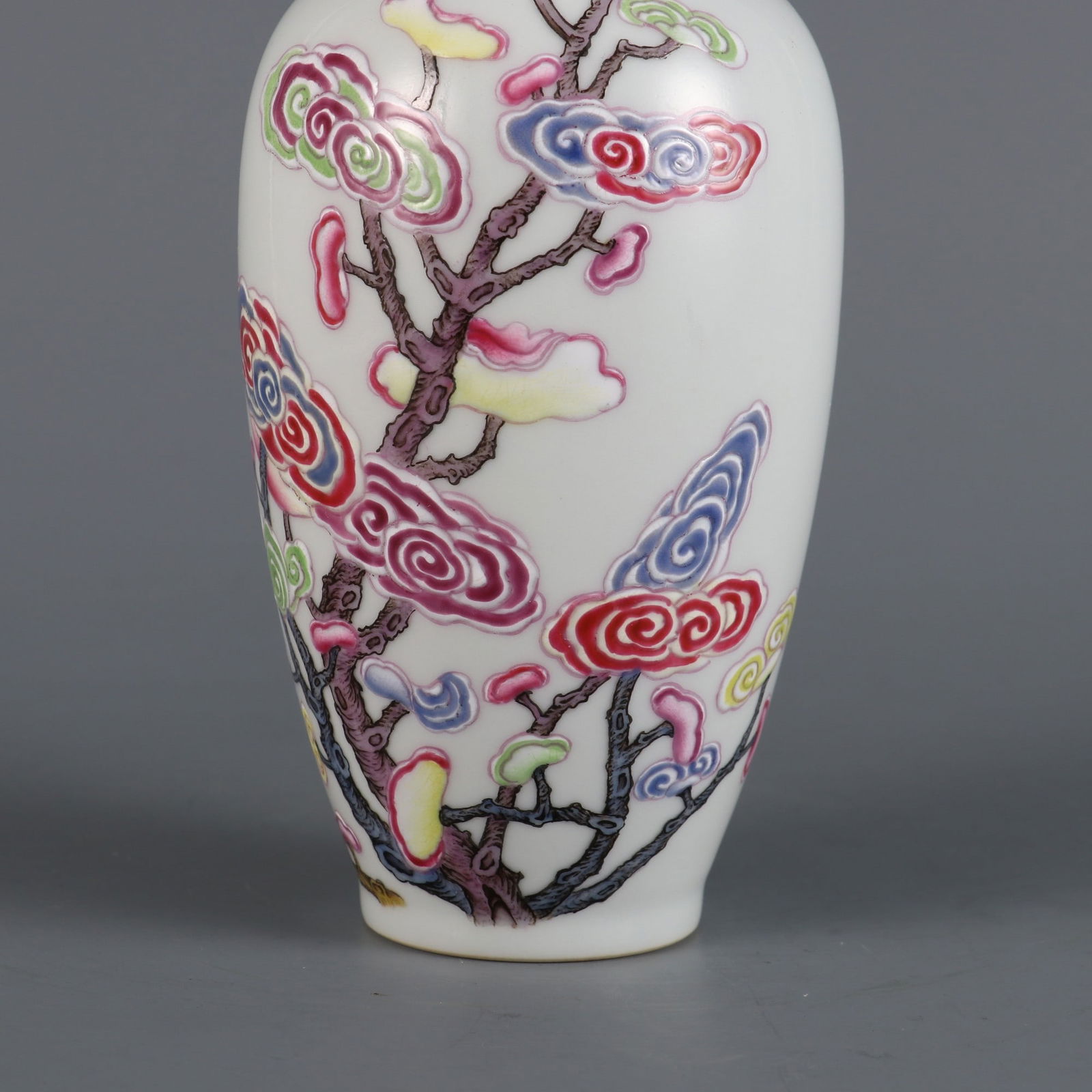 A Rare Enameled Ganoderma Pattern Vase - 5