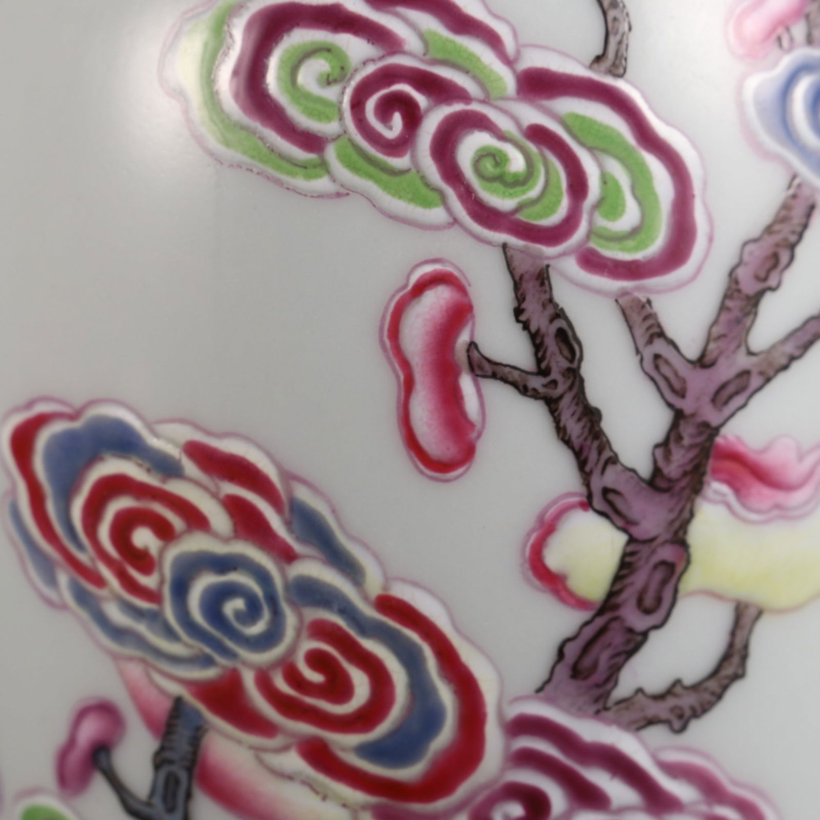 A Rare Enameled Ganoderma Pattern Vase - 7