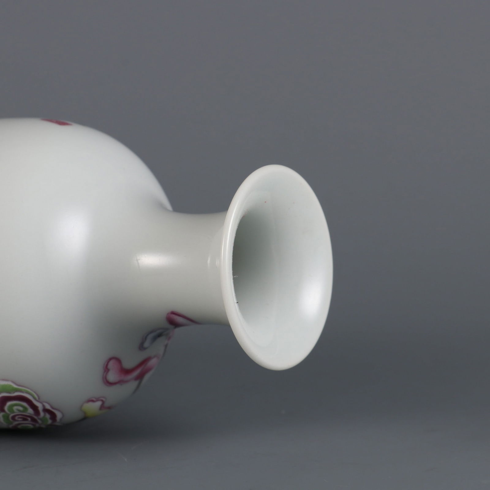 A Rare Enameled Ganoderma Pattern Vase - 8