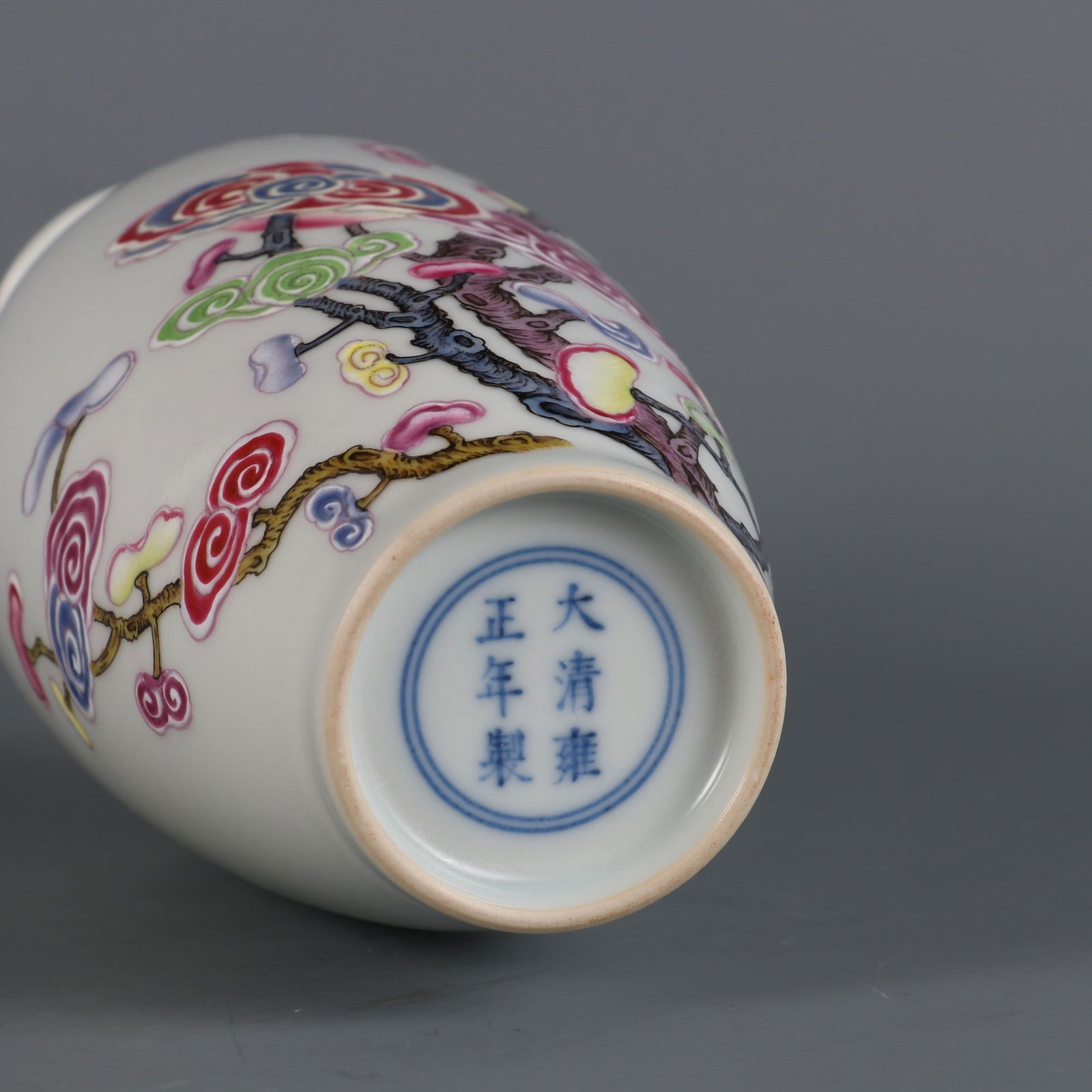 A Rare Enameled Ganoderma Pattern Vase - 9