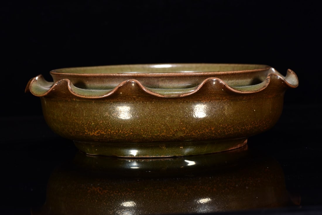 A Rare Jun yao Flower-Mouth Brush Washer (1 of 9)