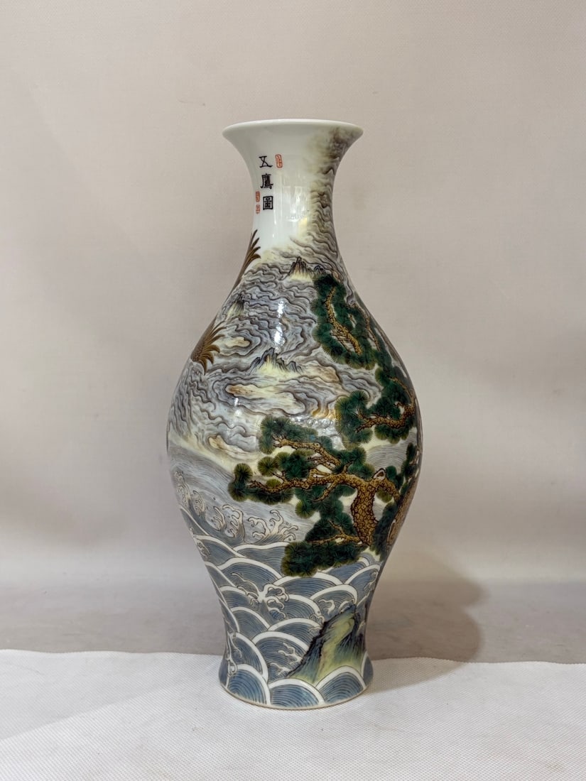 A Exquisite Famille-Rose Eagle Pattern Vase: A Exquisite Famille-Rose Eagle Pattern Vase,Qing Dynasty, China,Qianlong Four-character Mark,Size:12inx5.9in 