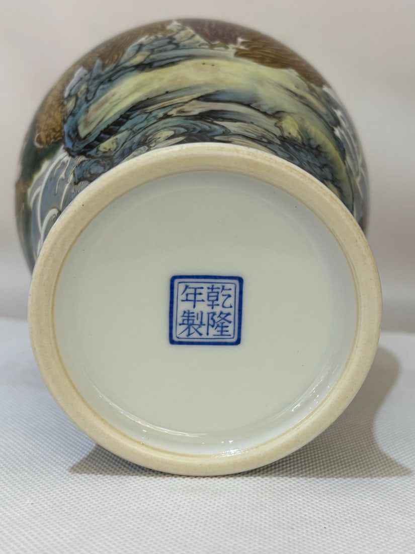 A Exquisite Famille-Rose Eagle Pattern Vase - 4