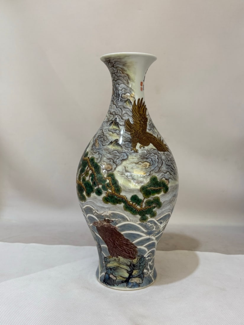 A Exquisite Famille-Rose Eagle Pattern Vase - 7