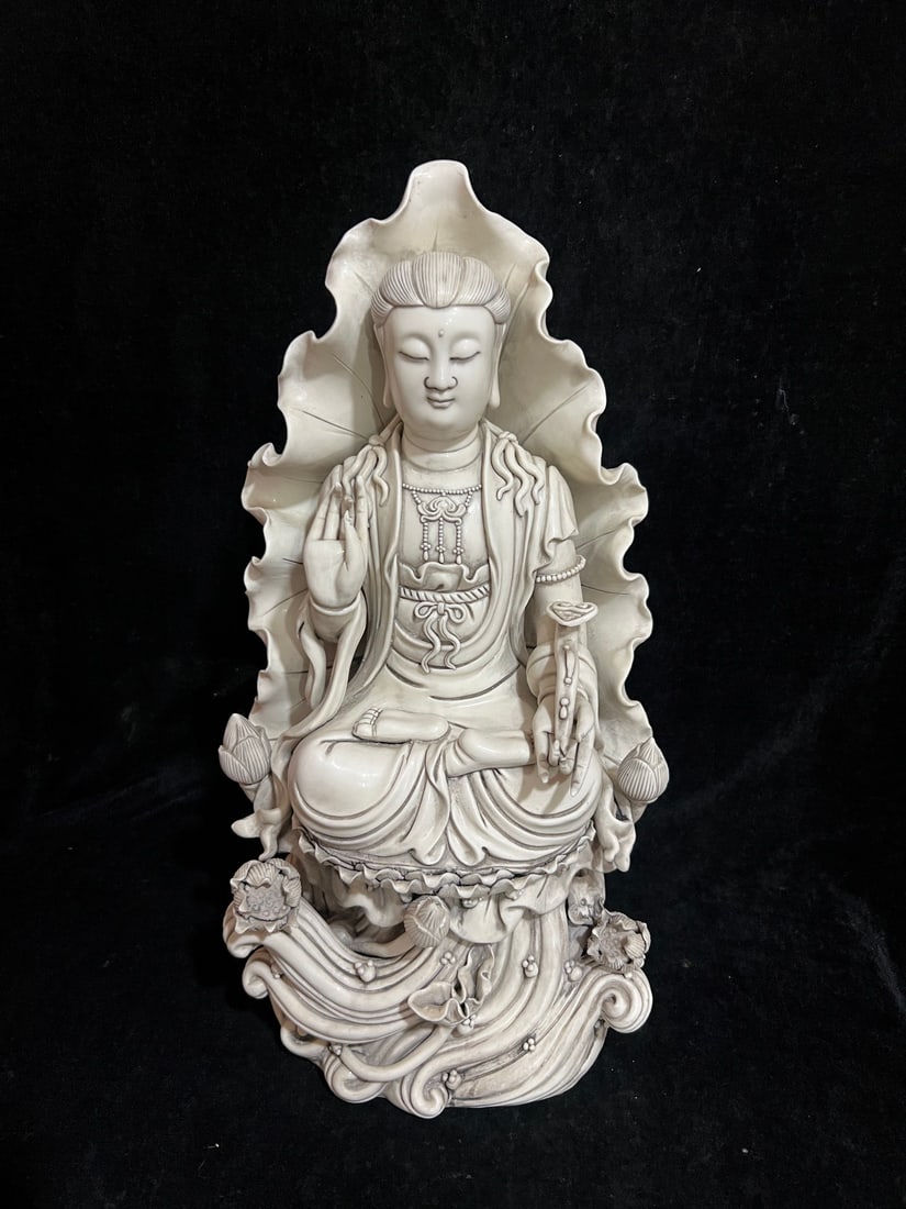 A Exquisite Blan De Chine Guanyin Ornament (1 of 7)