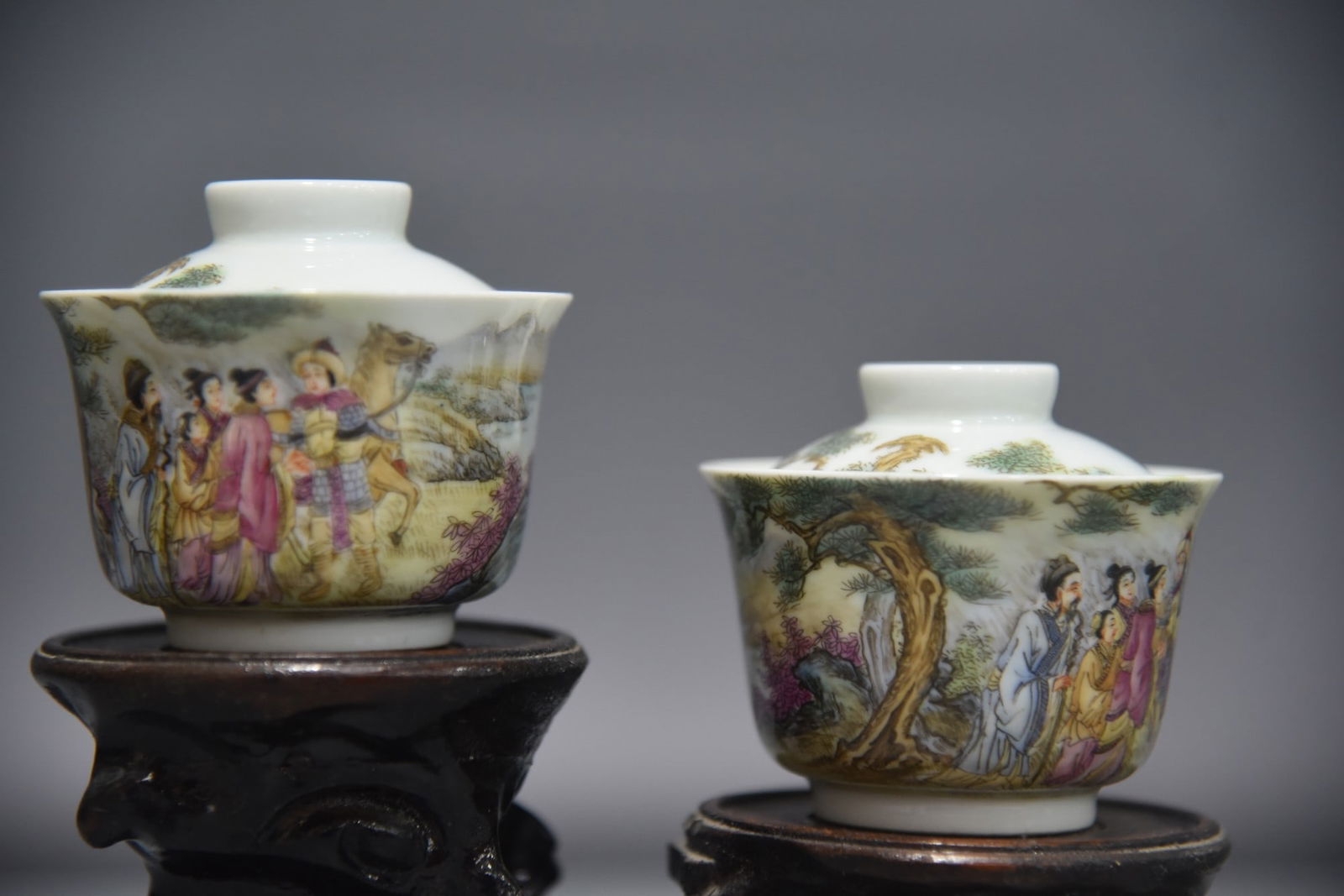 A pair of Exquisite Famille-Rose Figures Pattern Bowl: A pair of Exquisite Famille-Rose Figures Pattern Bowl,Qing Dynasty, China,Qianlong Four-character Mark,Size:2.8inx3inx1.6in 