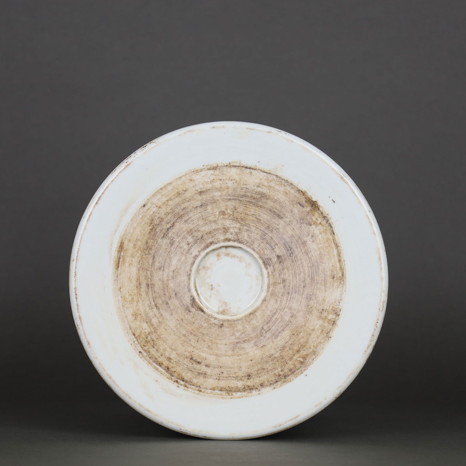 A Exquisite Wucai Figures Pattern Brush Pot - 9