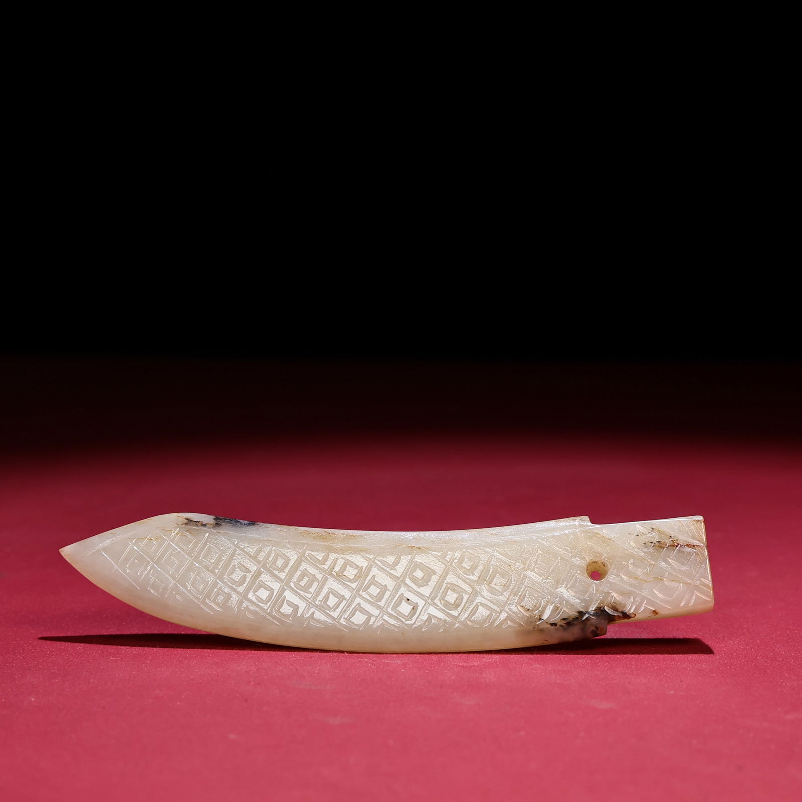 A Exquisite Hetian Jade Knife: A Exquisite Hetian Jade Knife,Han Dynasty, China,Size:4.8inx0.9inx0.2in,Weight:37g 和田玉刀,中国汉代