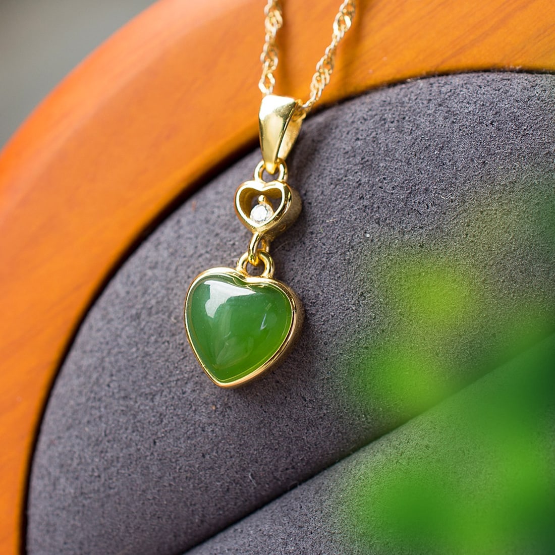 A Exquisite Silver Inlaid Jasper Heart-shaped Pendant: A Exquisite Silver Inlaid Jasper Heart-shaped Pendant,Size:0.3inx0.3in 银镶和田碧玉心形吊坠