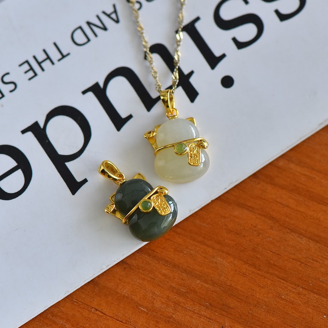 A pair of Exquisite Silver Inlaid Hotan Jade Cat-shaped Pendant: A pair of Exquisite Silver Inlaid Hotan Jade Cat-shaped Pendants,Size:0.6inx1in 一对银镶和田玉招财猫吊坠