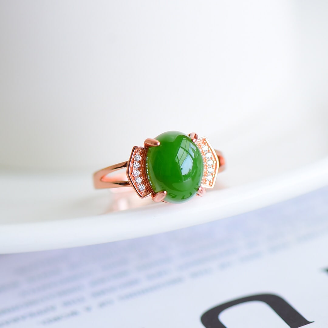 A Exquisite Silver Inlaid Jasper Ring: A Exquisite Silver Inlaid Jasper Ring,Size:0.4inx0.4in 银镶和田碧玉戒指