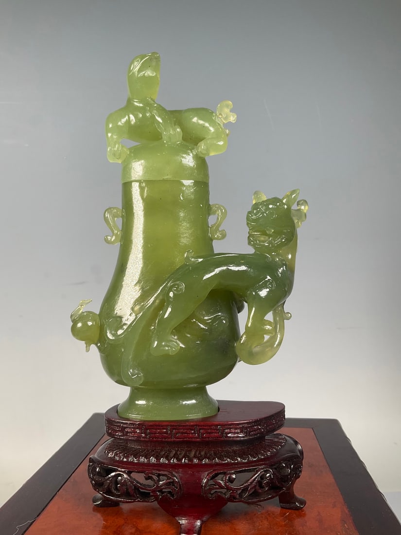 An Exquisite Serpentine Jade Auspicious Beast Pattern Vase (1 of 7)