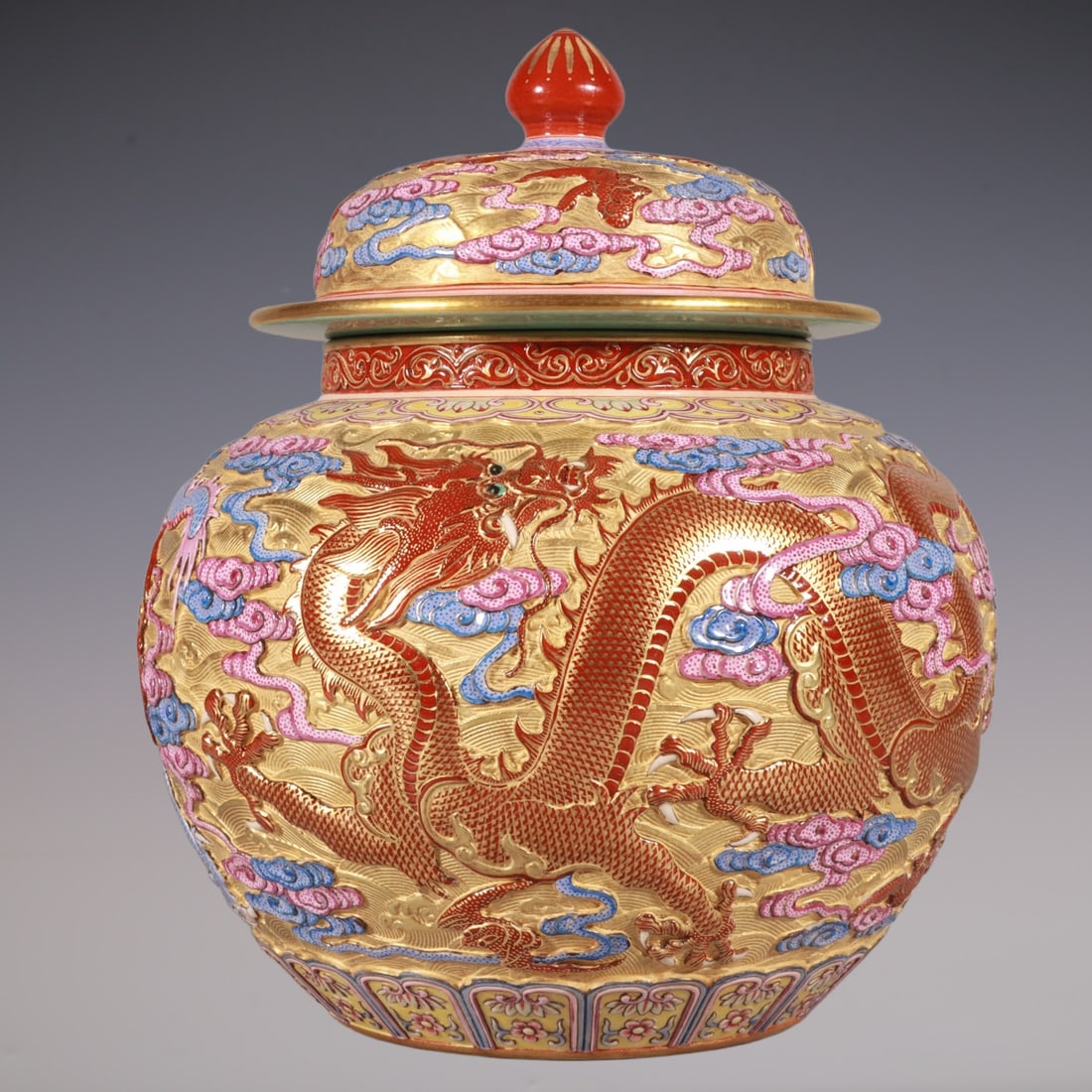 An Exquisite Enamel Seawater Pattern Dragon Pattern Jar (1 of 8)