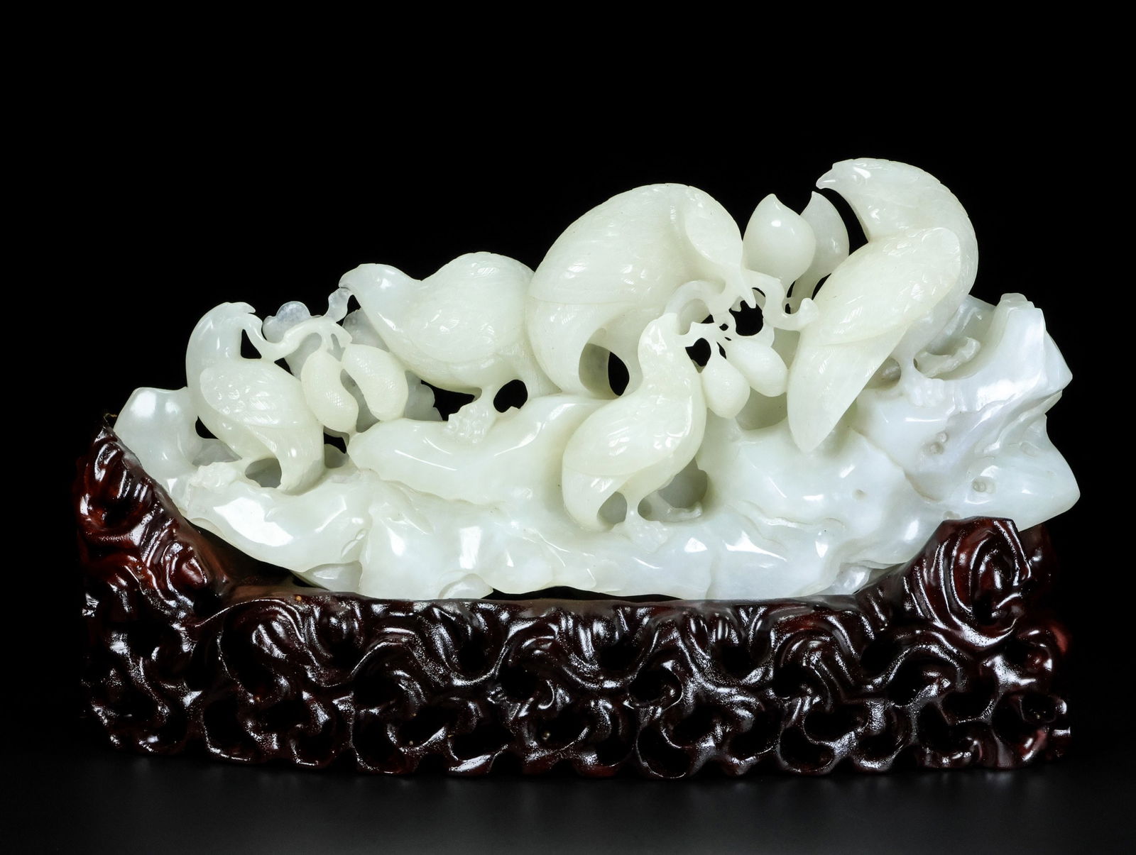 An Exquisite White Jade Flower and Bird Pattern Ornament (1 of 9)