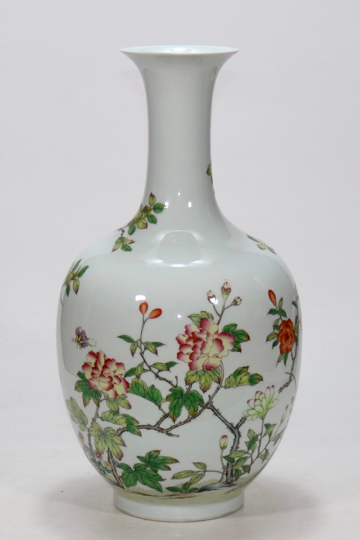 An Exquisite Enamel Flower Pattern Vase - 3