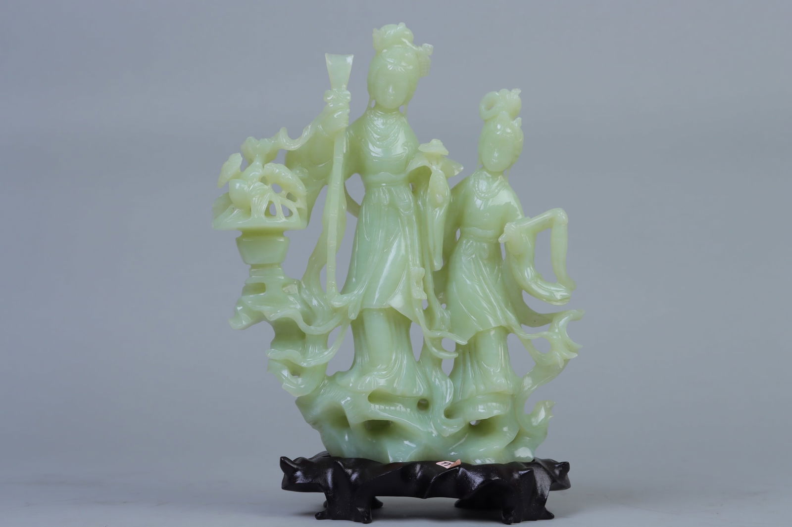 An Exquisite Serpentine Jade Figure Ornament (1 of 10)