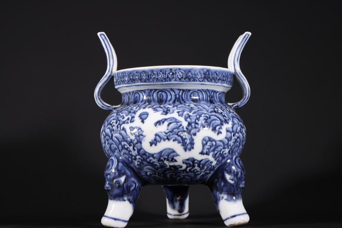 An Exquisite Blue and White Dragon Pattern Seawater Pattern Double-Ears and Tripod Censer (1 of 9)