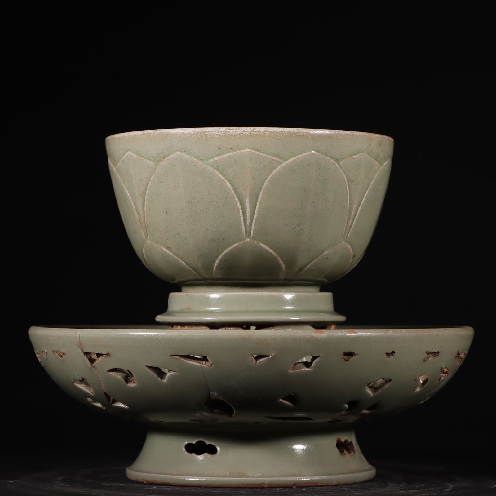 An Exquisite Celadon Bowl (1 of 9)