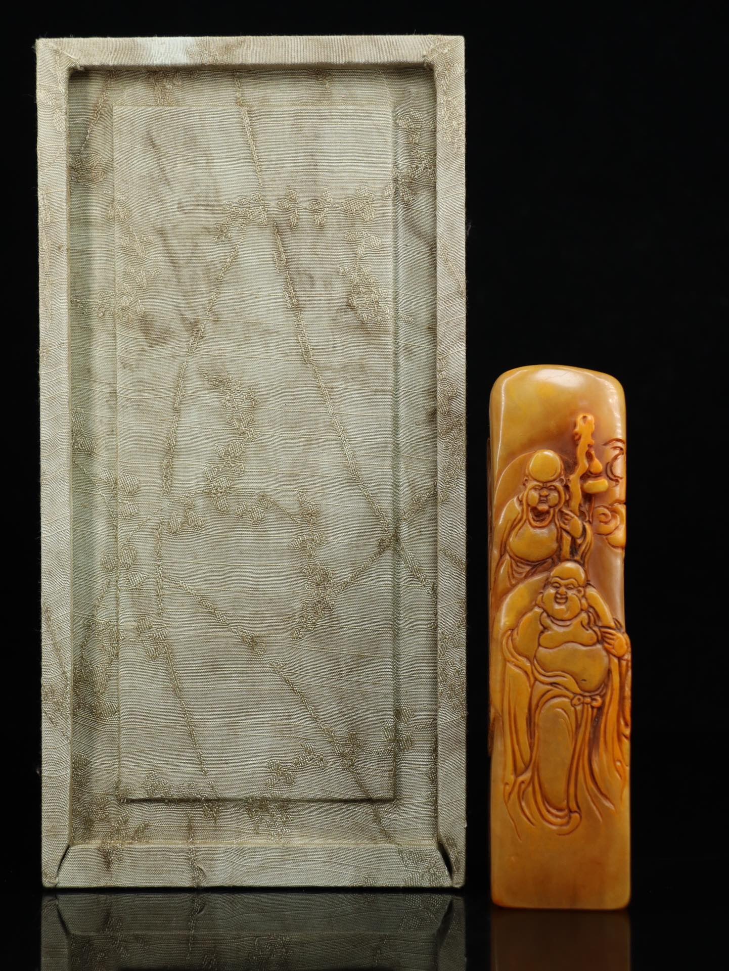 An Exquisite Tianhuang Stone Figure Pattern Seal Ornament: An Exquisite Tianhuang Stone Figure Pattern Seal Ornament Qing Dynasty, China Size:4.5inx1.2inx1.2in Weight:242g田黄石人物印章摆件 中国