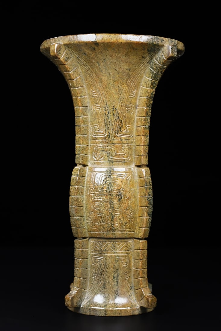 An Exquisite White Jade Dragon Pattern Vase (1 of 10)