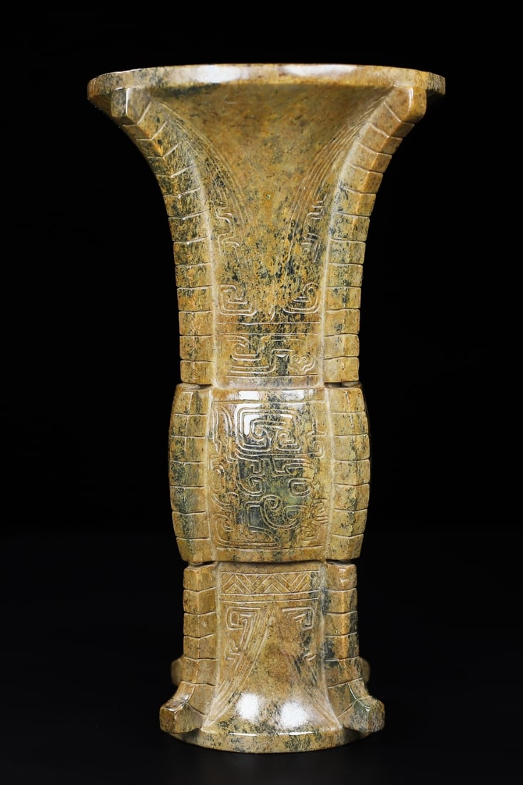 An Exquisite White Jade Dragon Pattern Vase - 4