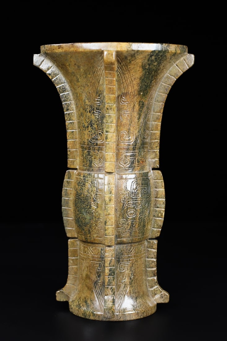 An Exquisite White Jade Dragon Pattern Vase - 5