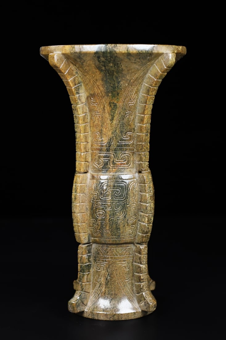 An Exquisite White Jade Dragon Pattern Vase - 6