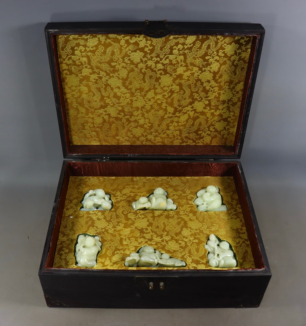 A Set of Fine White Jade Figure Ornament (1 of 11)