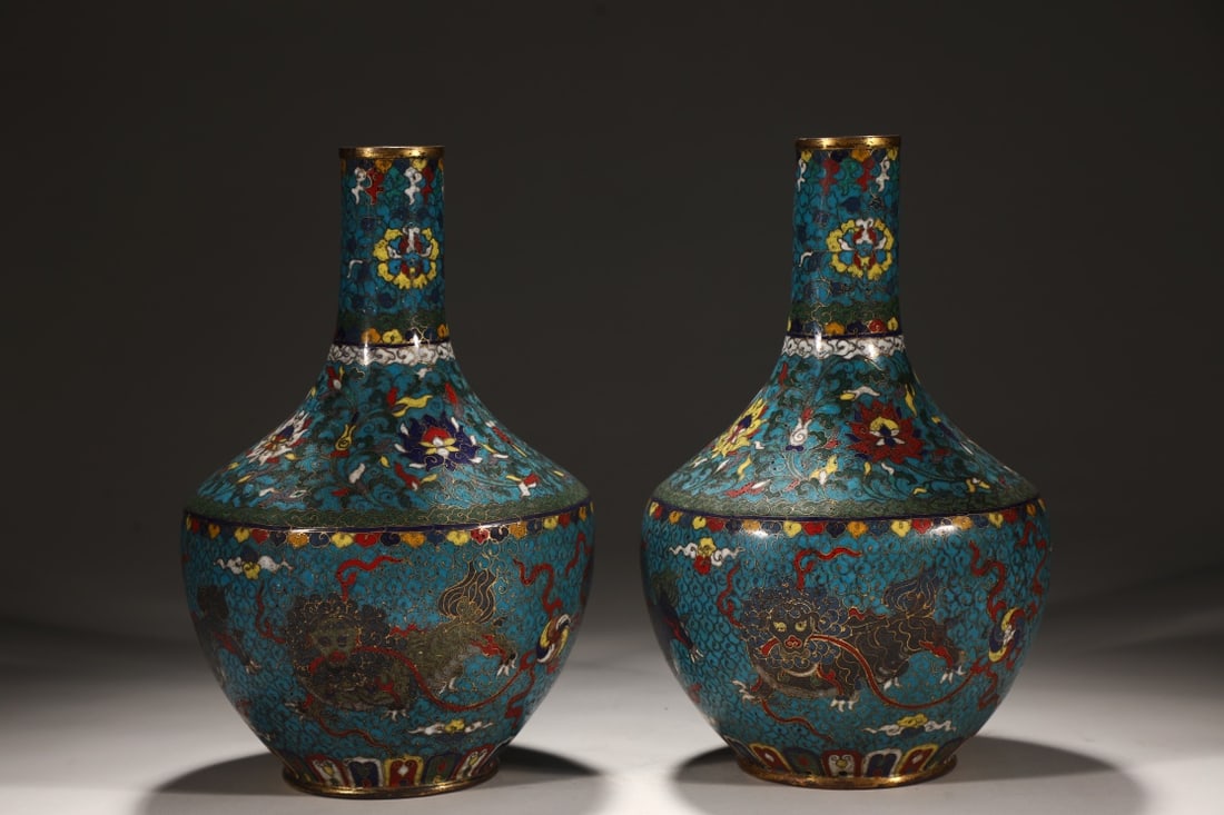 A Pair of Exquisite Cloisonne Lion Pattern Lotus Pattern Vase (1 of 9)
